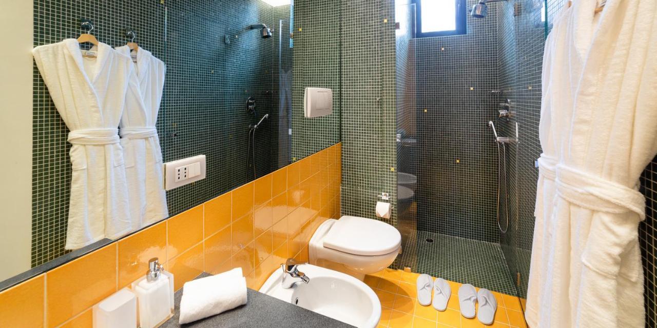 Suite Augustus - Free Parking Genua Buitenkant foto